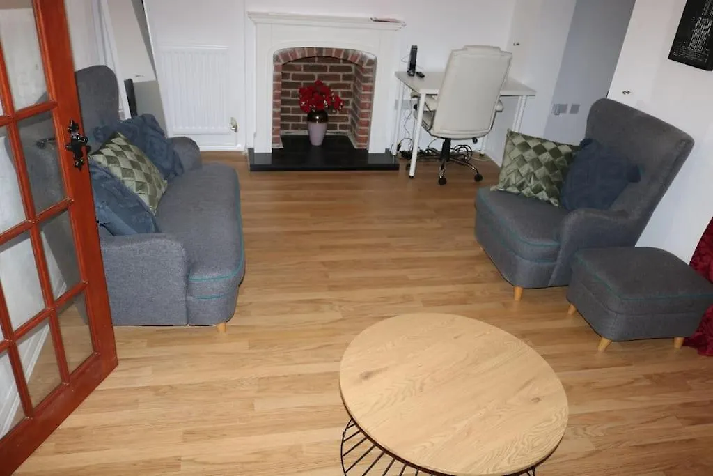 Holiday home Entire -4 Bedrooms Detached House With Driveway Nottingham United Kingdom