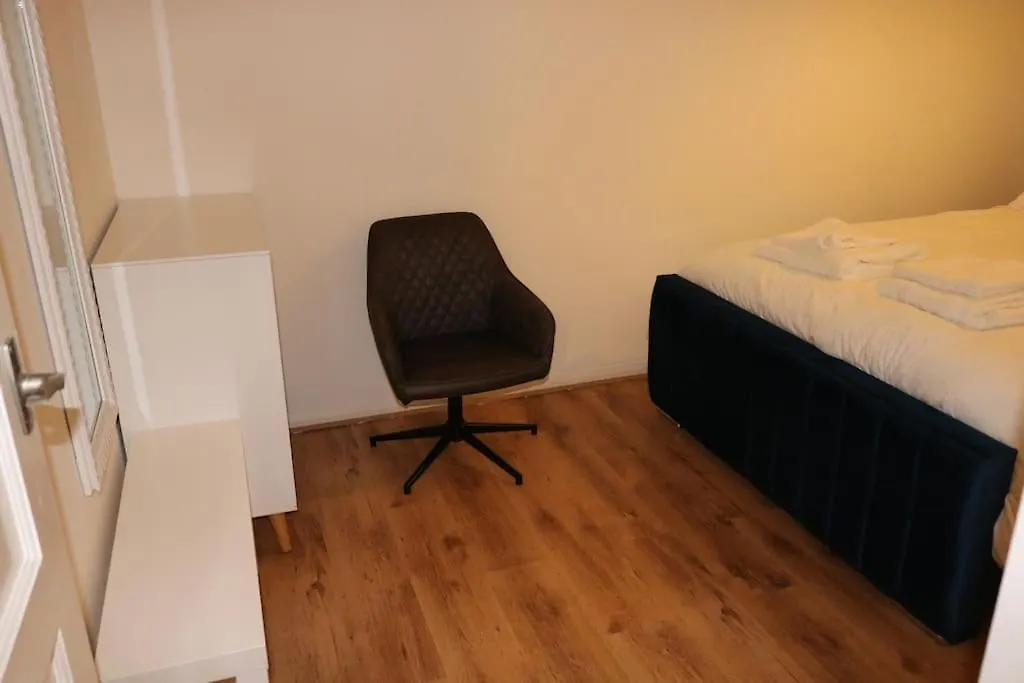 Holiday home Entire -4 Bedrooms Detached House With Driveway Nottingham