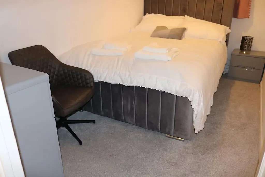 Holiday home Entire -4 Bedrooms Detached House With Driveway Nottingham