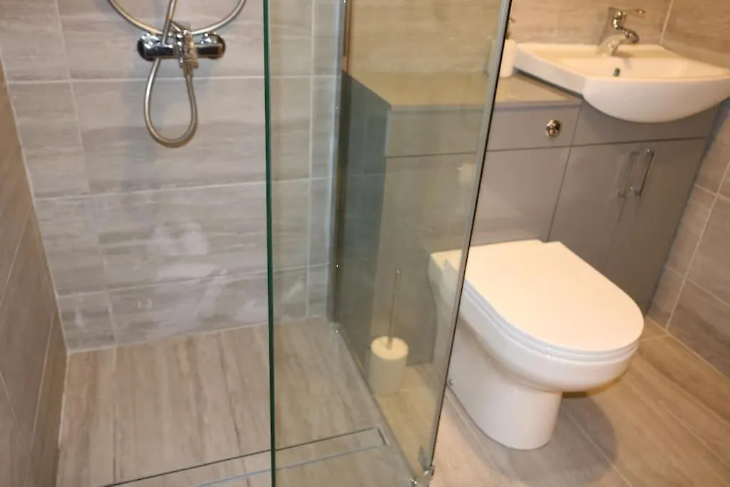Entire -4 Bedrooms Detached House With Driveway Nottingham 0*,  United Kingdom