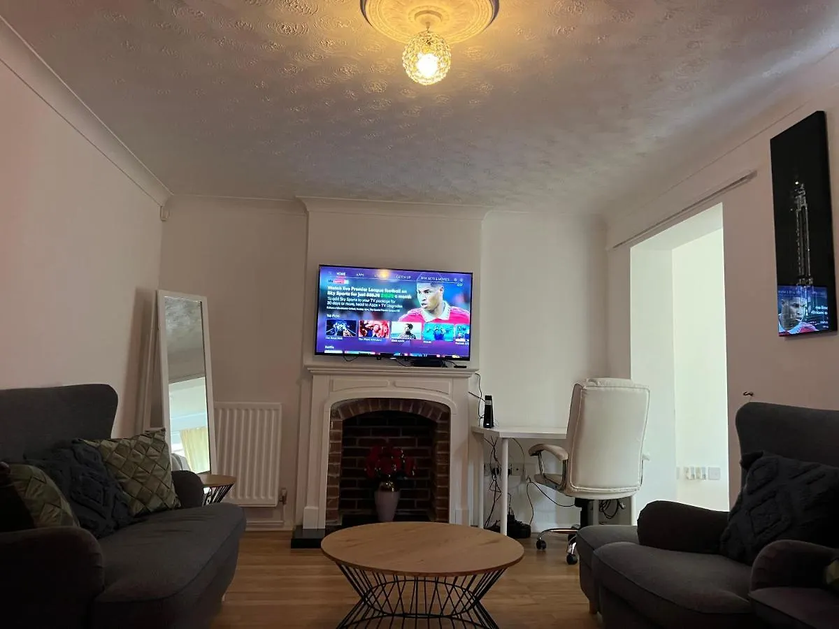 Entire -4 Bedrooms Detached House With Driveway Nottingham 0*,  United Kingdom